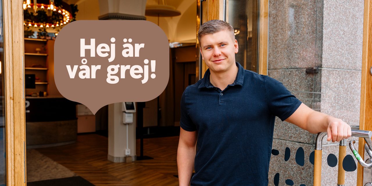 Loke, en medarbetare på banken, öppnar entrédörren med ett leende och i en pratbubbla står det Hej är vår grej