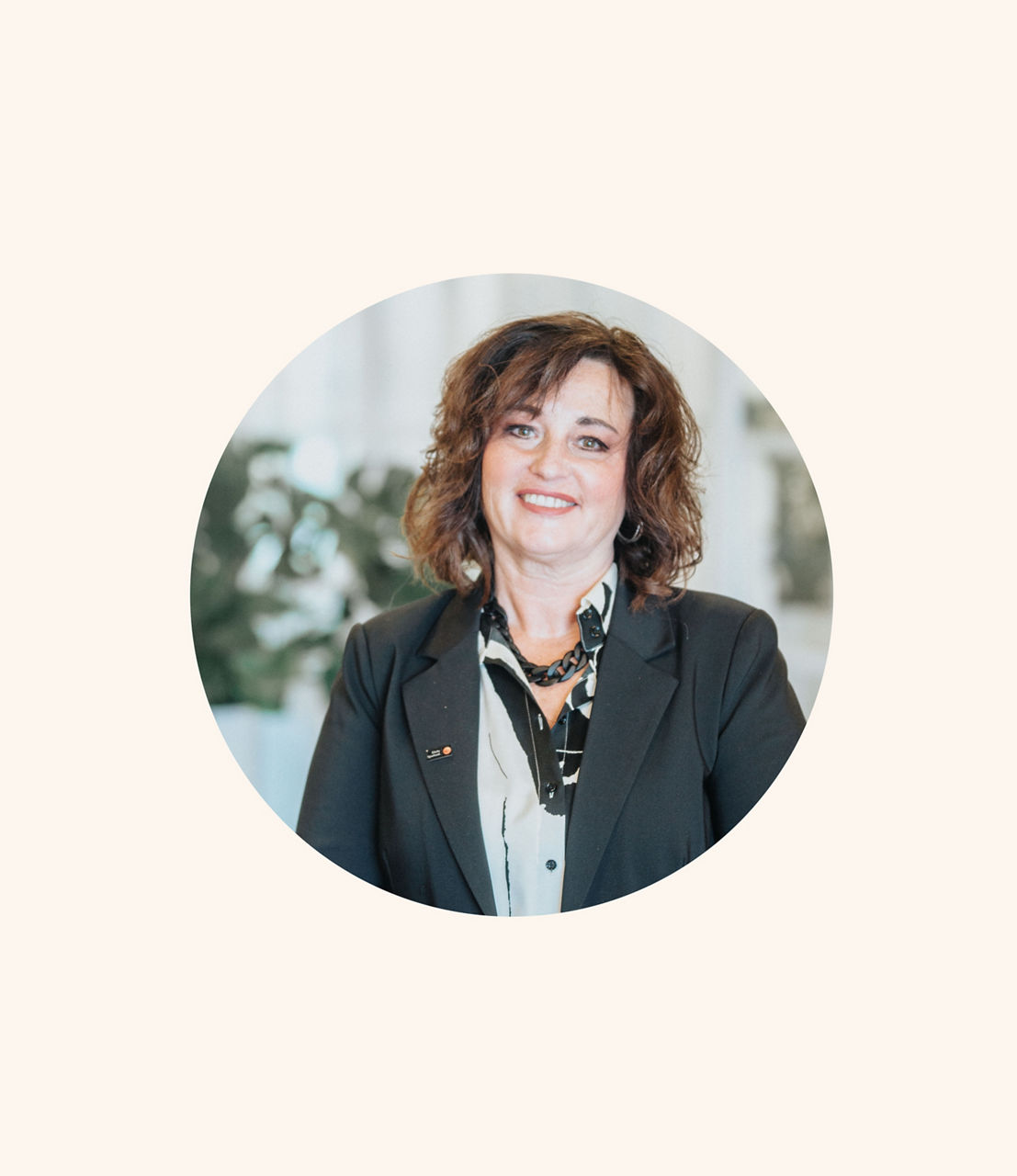 Heléne närbild i runt format