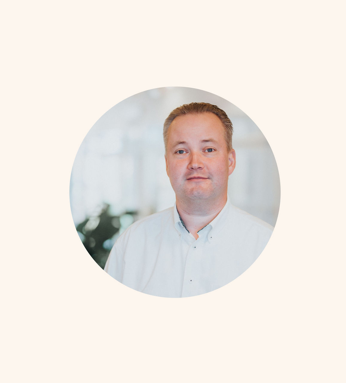 Henrik närbild i runt format
