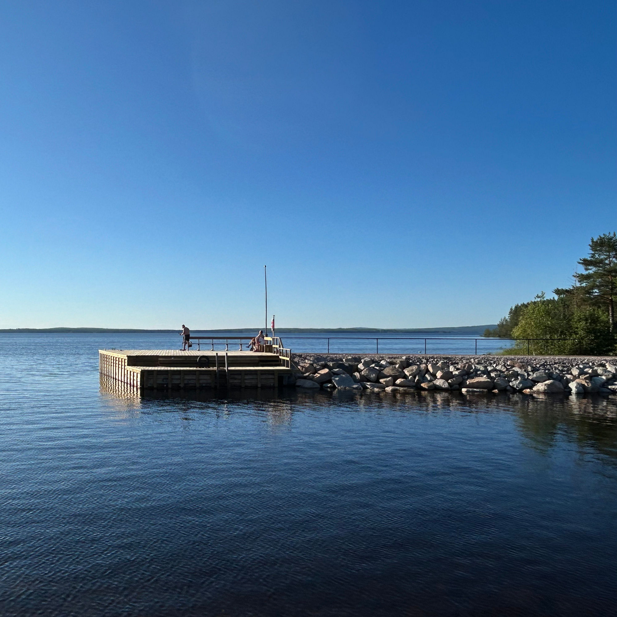 Nyrenoverad ångbåtsbrygga i Tällberg.