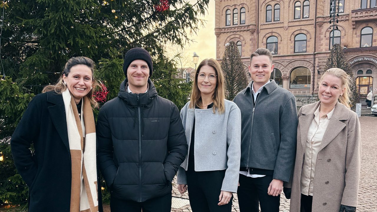 Vår premium-avdelning står på torget framför banken