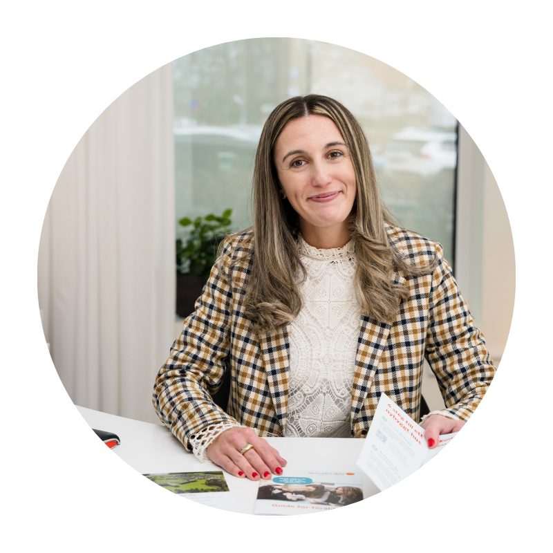 Privatrådgivare Ida guidar en kund