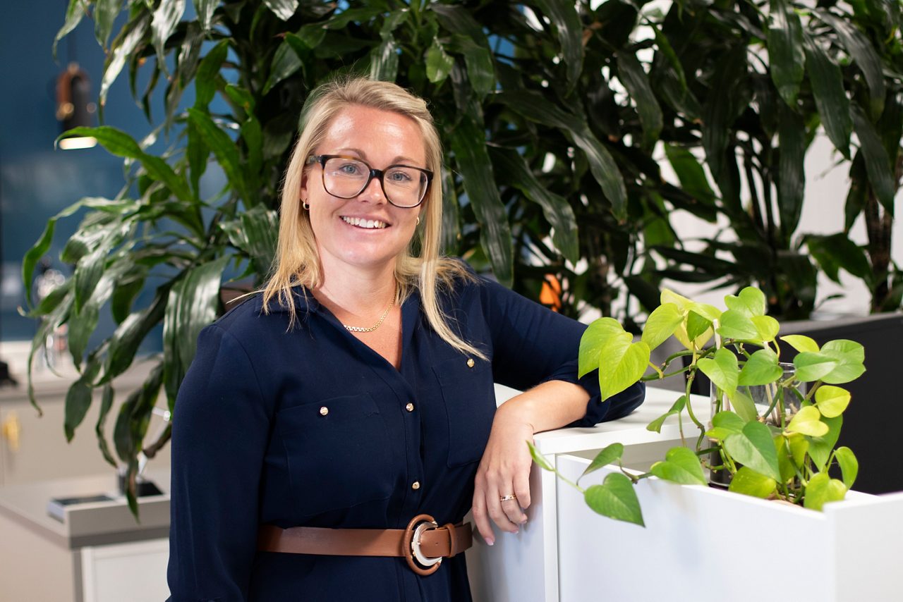 Isabel på kontoret