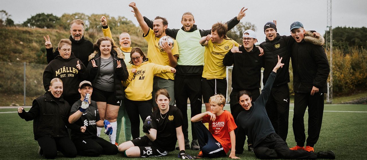 Lagbild på Mjällby Allstars på fotbollsplanen
