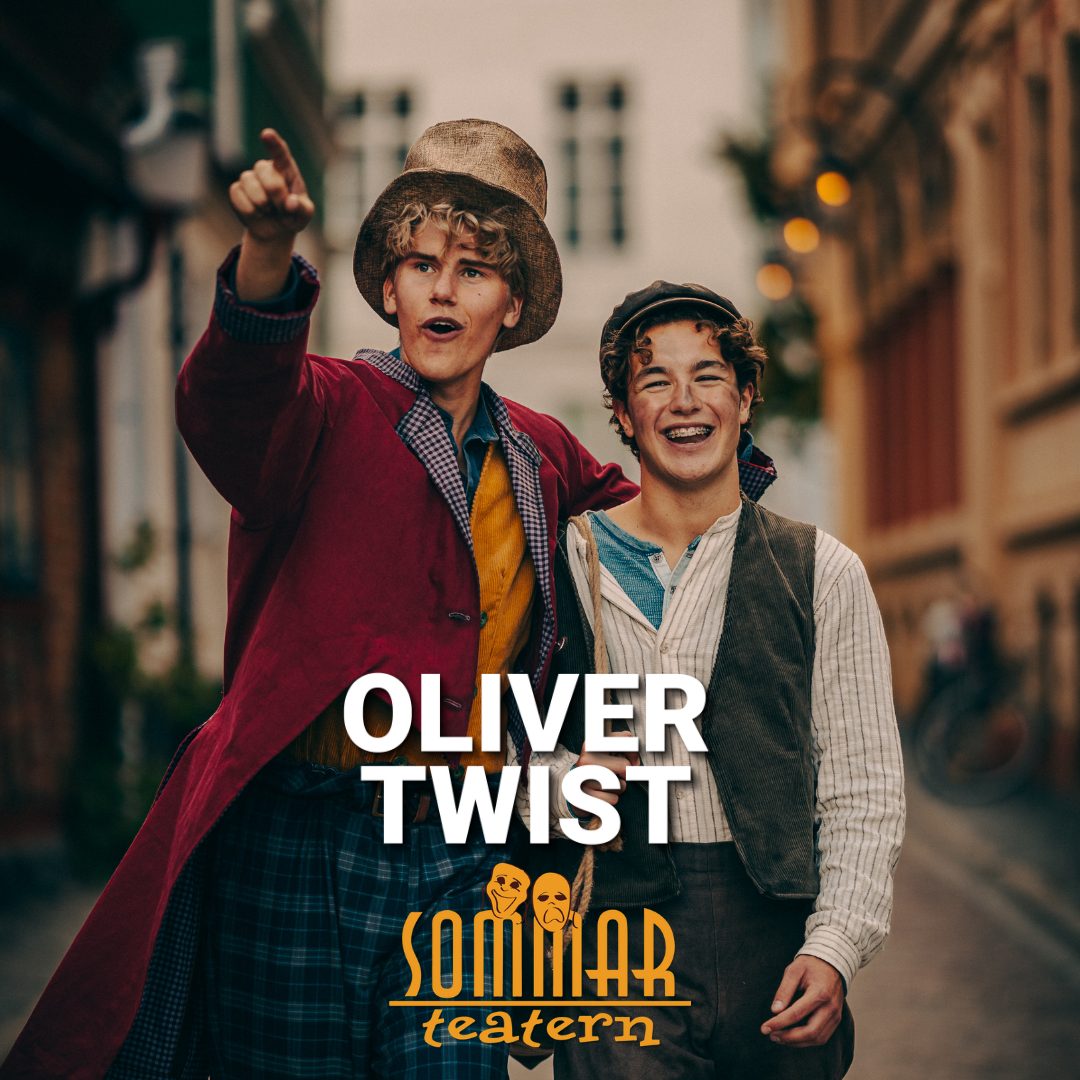 Två män går tillsammans på en gata varav en pekar. 