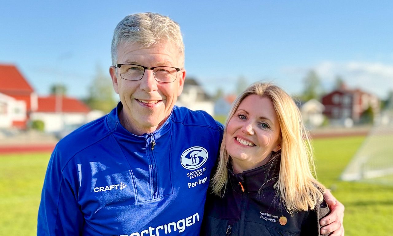 Bild på Per-Inge Nyberg, Säters IF och Jenny Lingström från Sparbanken Bergslagen 
