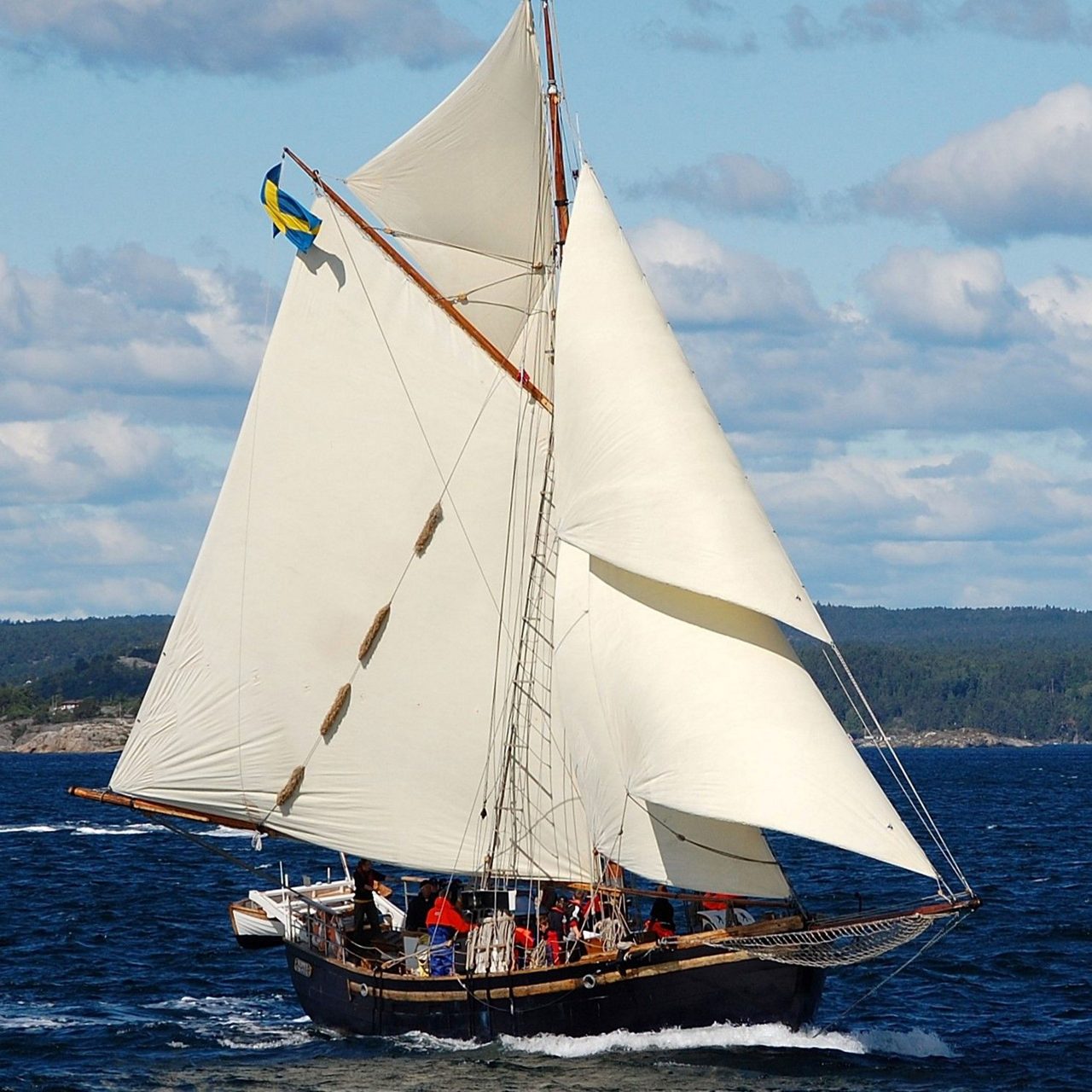 Jakten Hoppet seglar på havet