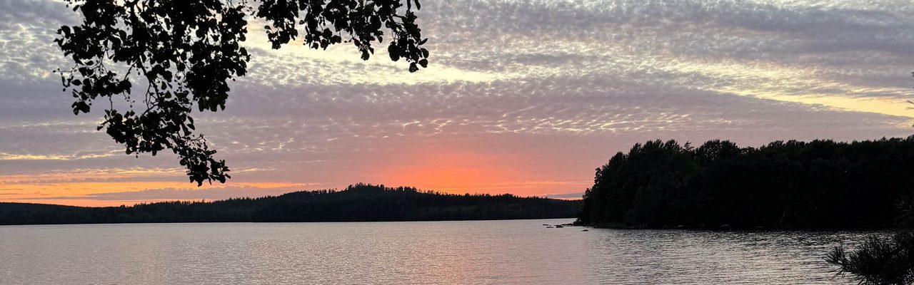 Solnedgång över en sjö