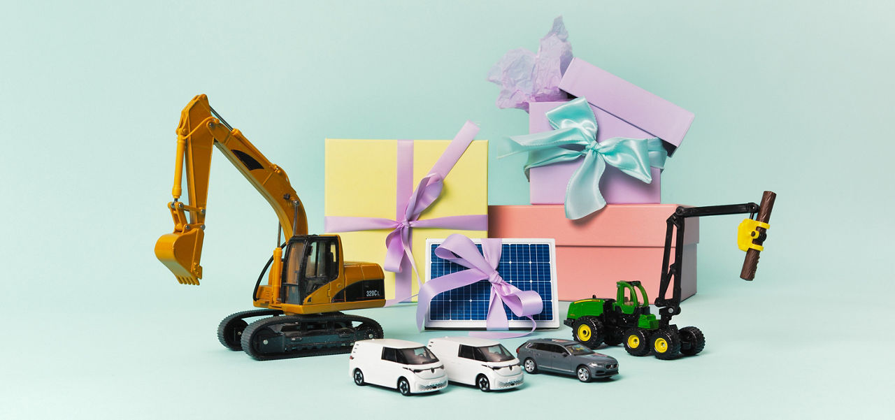Skogsmaskiner, firmabilar och solceller bland paket