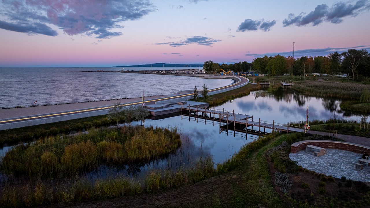 Strandpromenaden i Lidköping från ett drönarperspektiv