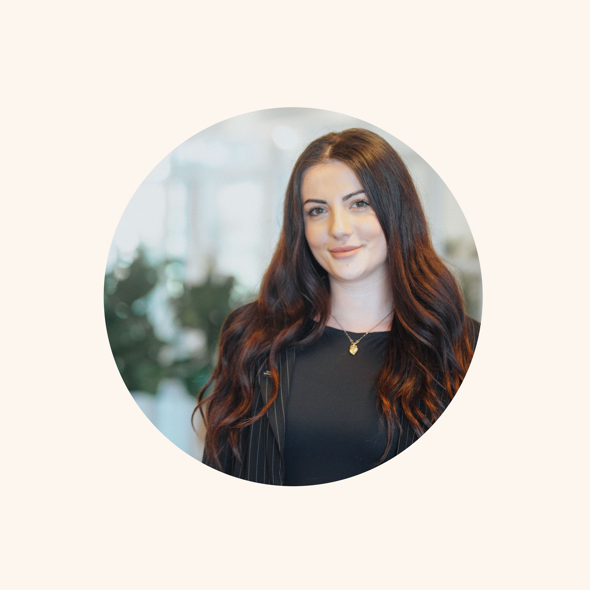 Teodora närbild i runt format