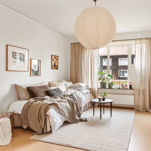 Bild på vardagsrumsdelen i en ungdomslägenhet i Sparbankshuset på Campus Roslagen