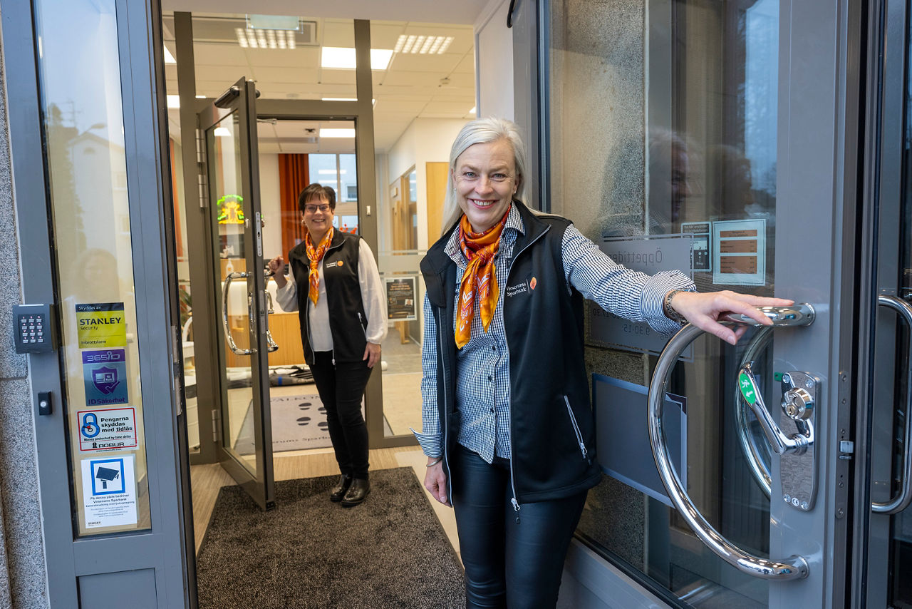 Ingela och Lena hälsar välkomna