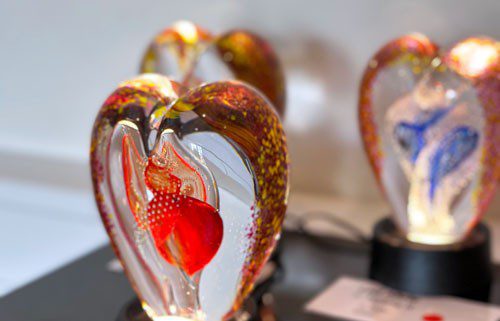 Hjärtforamde glasskulpturer