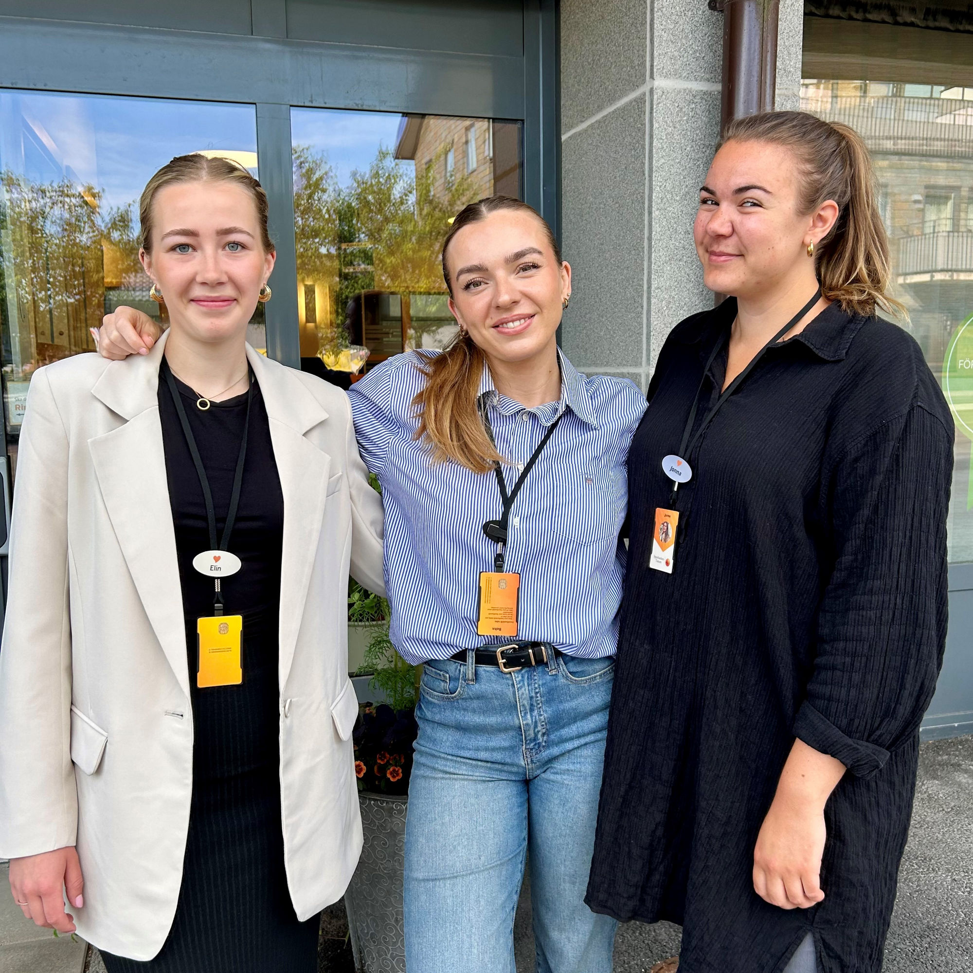 Elin Skoog, Henriette Behn och Jonna Jonasson på Sparbanken Tanum