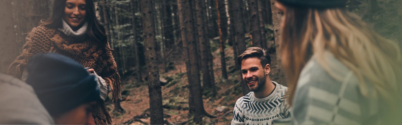 Männsikor i en höstig skog