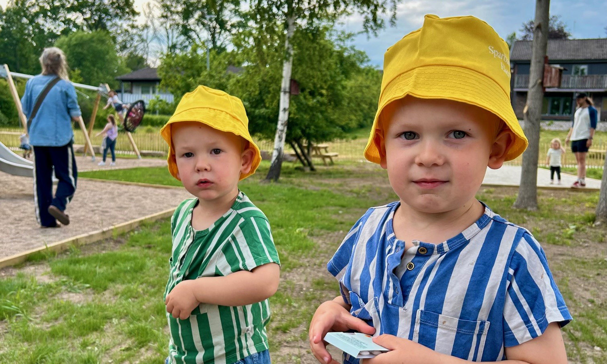 barn på invigningen av ekenparken