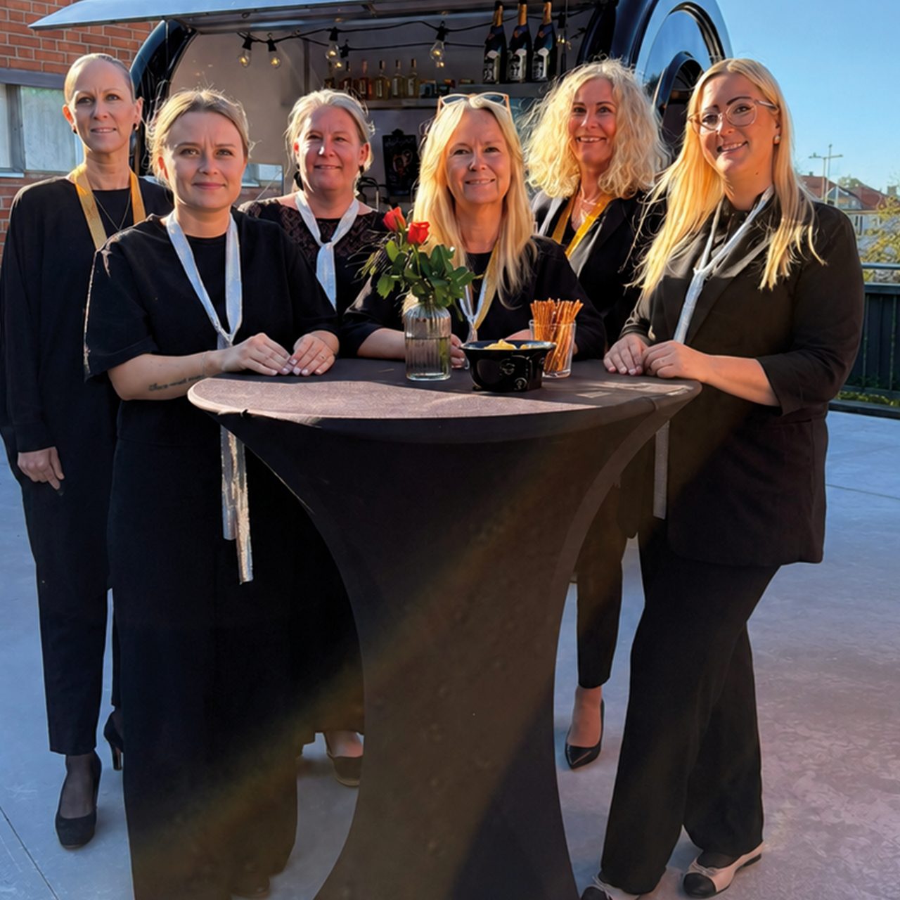 bild med bankens personal - Maria, Ellinor, jessica, Helen, Susanne och Josefie