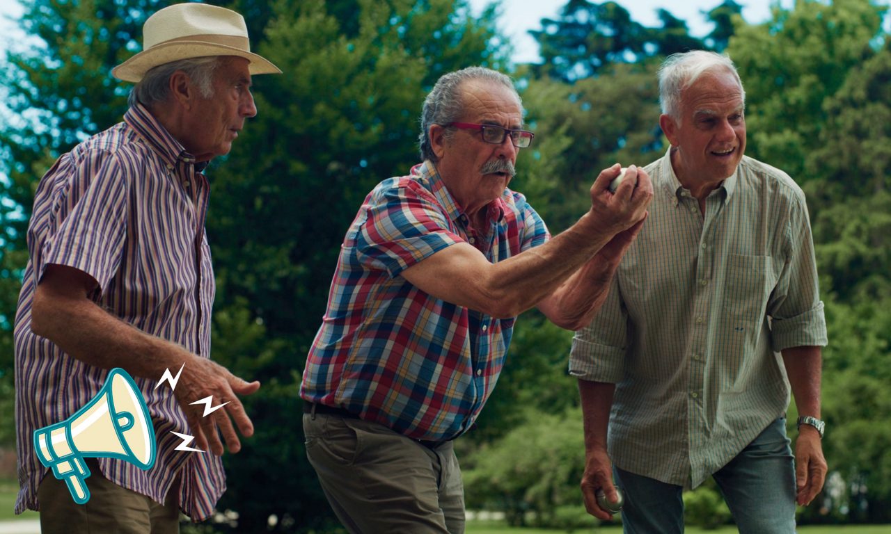 män spelar boule