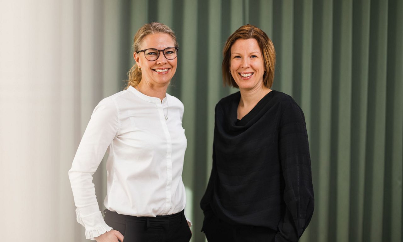Elisabet Elfström HR-chef och Maria Hellqvist HR Partner i Sparbanken Skaraborg