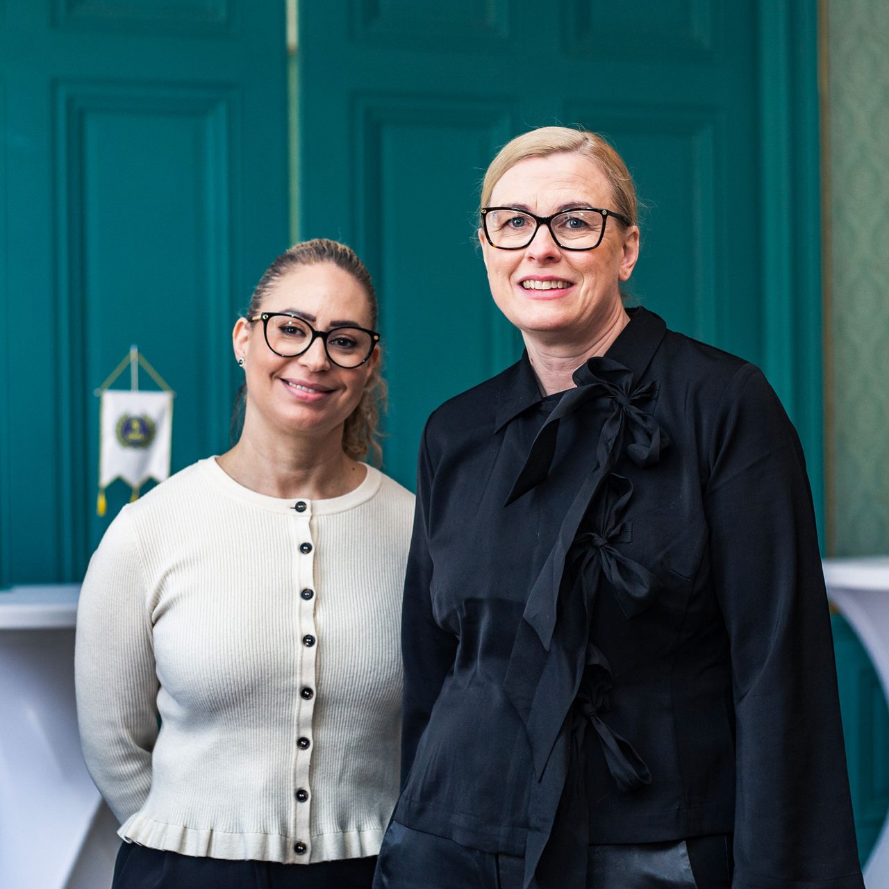 Susann Hammad, chef Marknad & Kommunikation och Viveca Olvegård, vice vd på Sparbanken i Karlshamn.