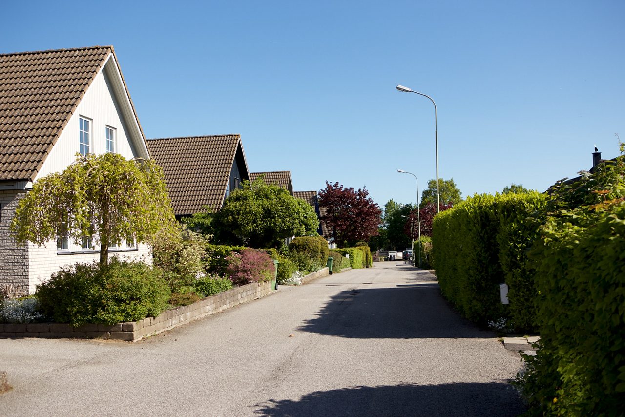 Villor i Skurup med blå himmel