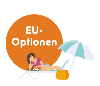 Eine Frau liegt mit Tablet auf einer Sonnenliege unter einem Sonnenschirm vor dem Nettokom EU-Optionen Logo