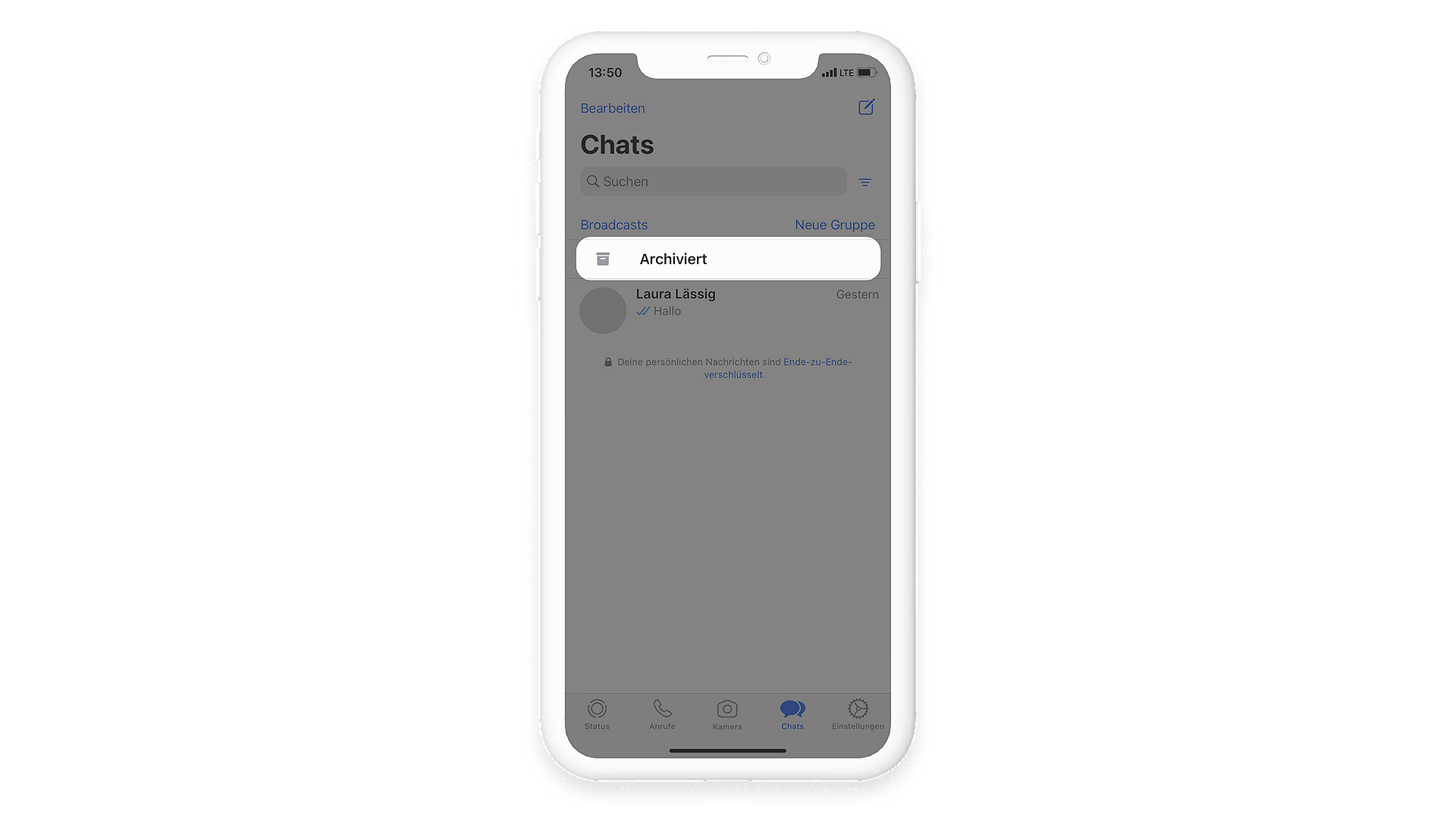 Archivierte Chats können in WhatsApp über das Runterziehen aller Chats wiederhergestellt werden