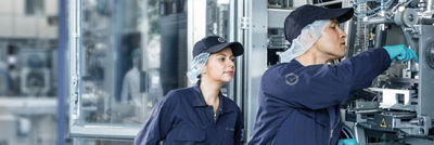 Tecnici di assistenza, assistenza su macchina riempitrice