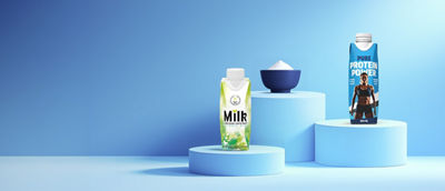 领奖台上的粉末和饮料纸盒