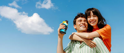 Happy couple and a Tetra Prisma Aseptic carton