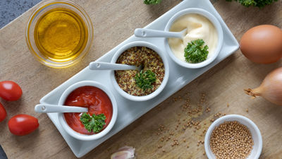 三番茄酱、蛋黄酱、番茄酱和芥末