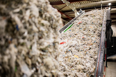 Bild aus dem inneren einer Recyclinganlage für Getränkekartons