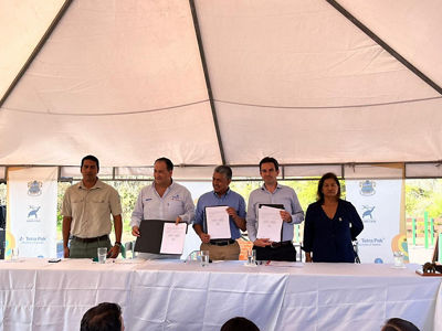 Tetra Pak, Tonicorp y el GAD Municipal de Santa Cruz firman acuerdo para la protección de las Islas Galápagos