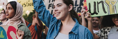 Activistas en una manifestación