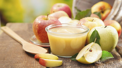 Apple pureé and apples