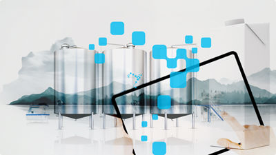 Mano apuntando a una pantalla y fondo de montaña