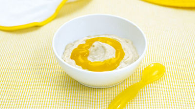 Alimento para bebés en un tazón