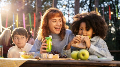Em 20 anos, sucos prontos para beber crescem mais de 700% no Brasil; uva e laranja lideram as vendas  Demanda por saudabilidade impulsiona novas opções com apelo natural