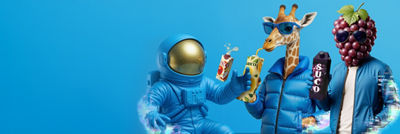 Personagem fictício com cabeça feita de uvas roxas, vestindo moletom azul e óculos escuros, segura caixa de suco com fundo azul vibrante. Elemento visual da campanha “Tecnologia Surreal” da Tetra Pak.