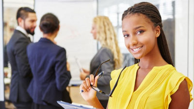 Foto de estagiário fazendo estágio na Tetra Pak