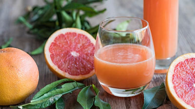 Jus d'orange sanguine dans un verre