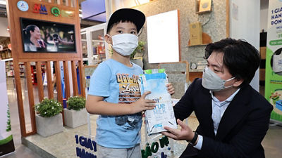 children receive milk carton