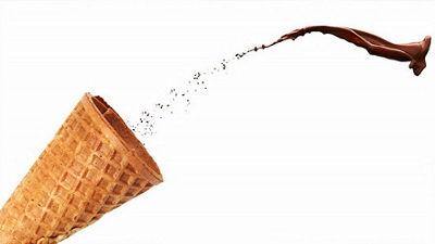 Ice cream cone with chocolate swirl, efficient chocolate spraying