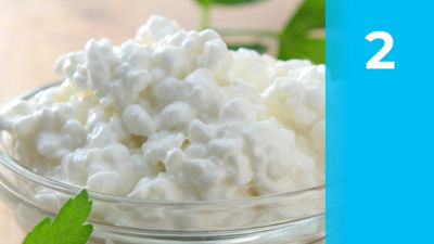 Queso cottage en un tazón