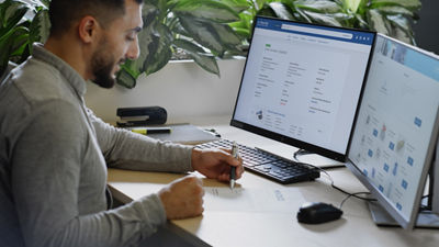 Man ordering spart parts online