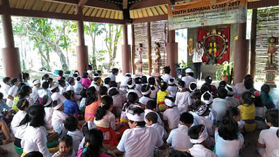 Bekerja sama dengan pelanggan dan lembaga sosial masyarakat dalam meningkatkan kesadaran masyarakat terhadap lingkungan hidup.