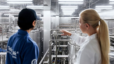 Engenheiras da Tetra Pak em operação da fábrica