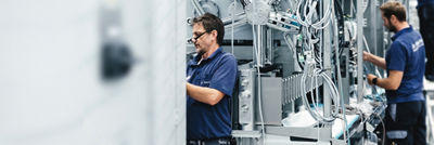 Tetra Pak service engineers, service on filling machine