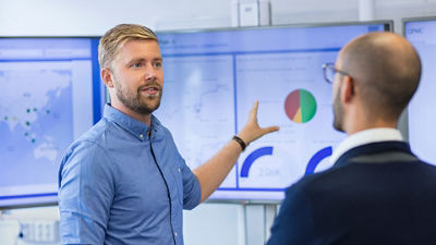 experts analysing data innovation